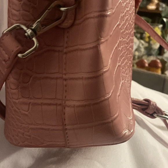 New Betsey Johnson Gigi‎ Satchel Pink Croc Faux Leather Top Handle Crossbody Bag - Picture 11 of 16